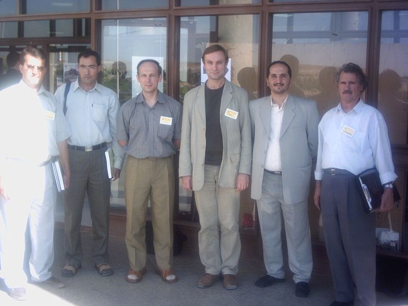 А.А.Ошемков и А.В.Болсинов с некоторыми иранскими участниками конференции в Табризе.