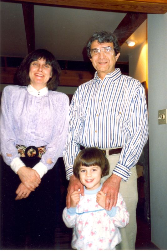 Профессор Рей Чакон со своей семьей. Канада, г.Ванкувер.
