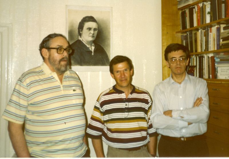 А.Грей, Б.Н.Апанасов и А.Т.Фоменко. Б.Н.Апанасов – известный математик в области геометрии, сейчас работает в Оклахоме, США. Наш семинар поддерживает с ним прочные контакты.

