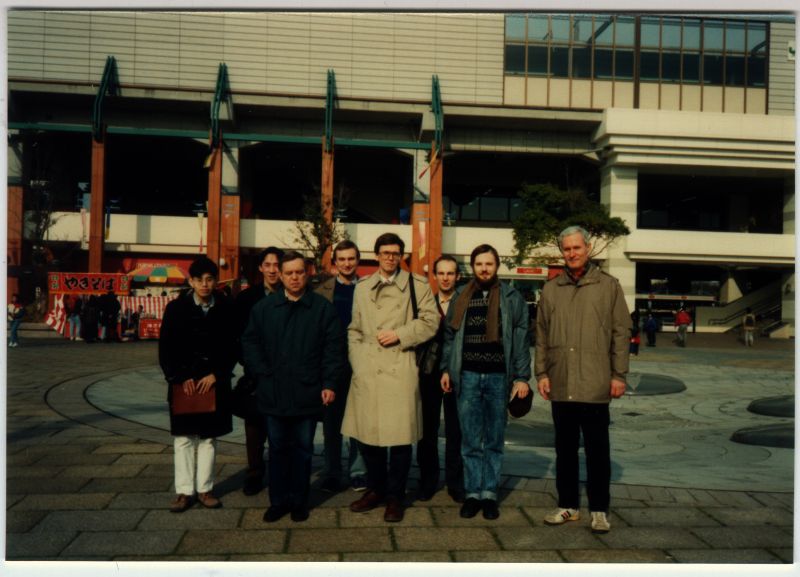 Еще один визит наших сотрудников в Токио. Слева -  двое японских сотрудников лаборатории Т.Л.Кунии, затем – Ю.П.Соловьев, А.В.Болсинов, А.Т.Фоменко, А.А.Ошемков, А.А.Тужилин,  В.Л.Голо.