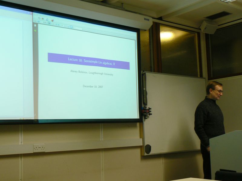 Профессор А.В.Болсинов читает лекцию в ун-те Лавборо (Loughborough) . 2007 год, Англия.